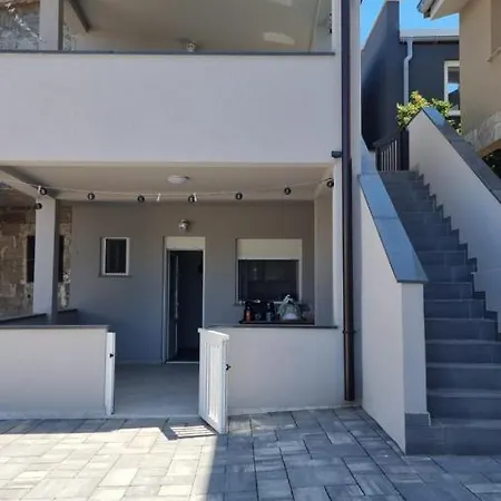 Apartman Moni Appartamento Vir