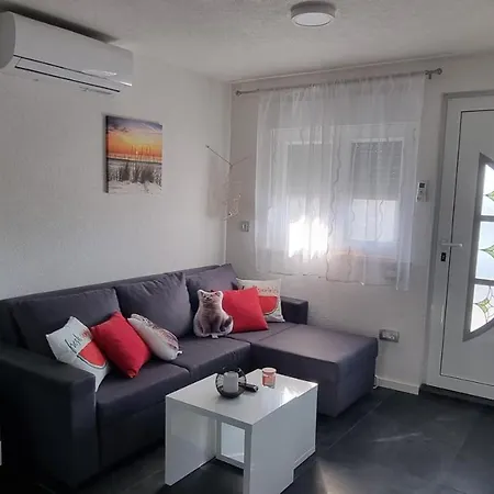 Apartman Moni Vir