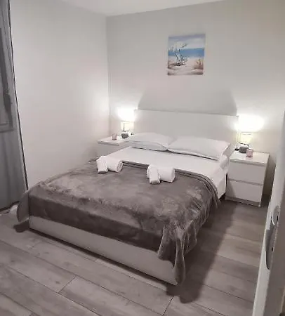 Apartament Moni *